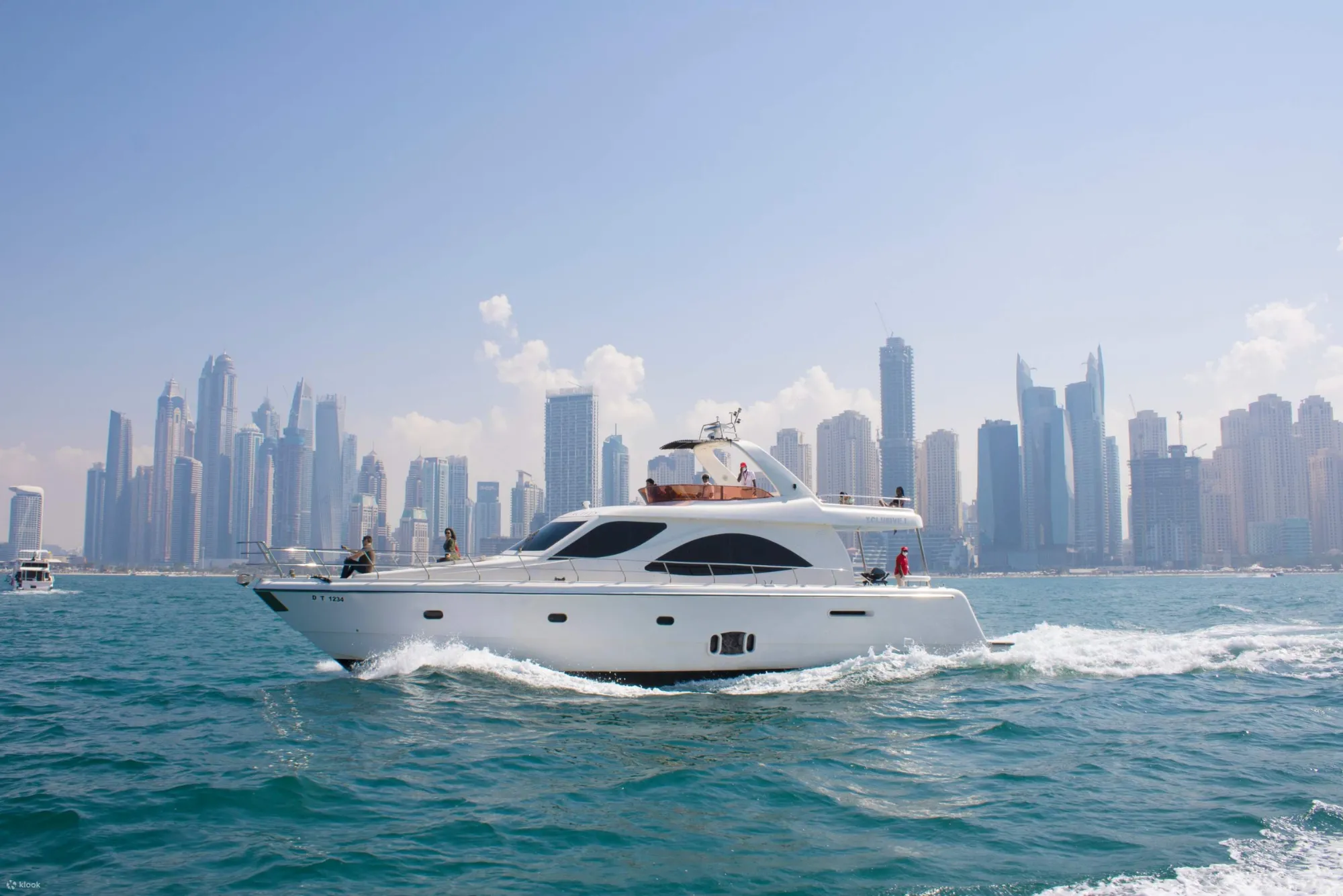 What is the Best Boat Ride Dubai Marina Experience?