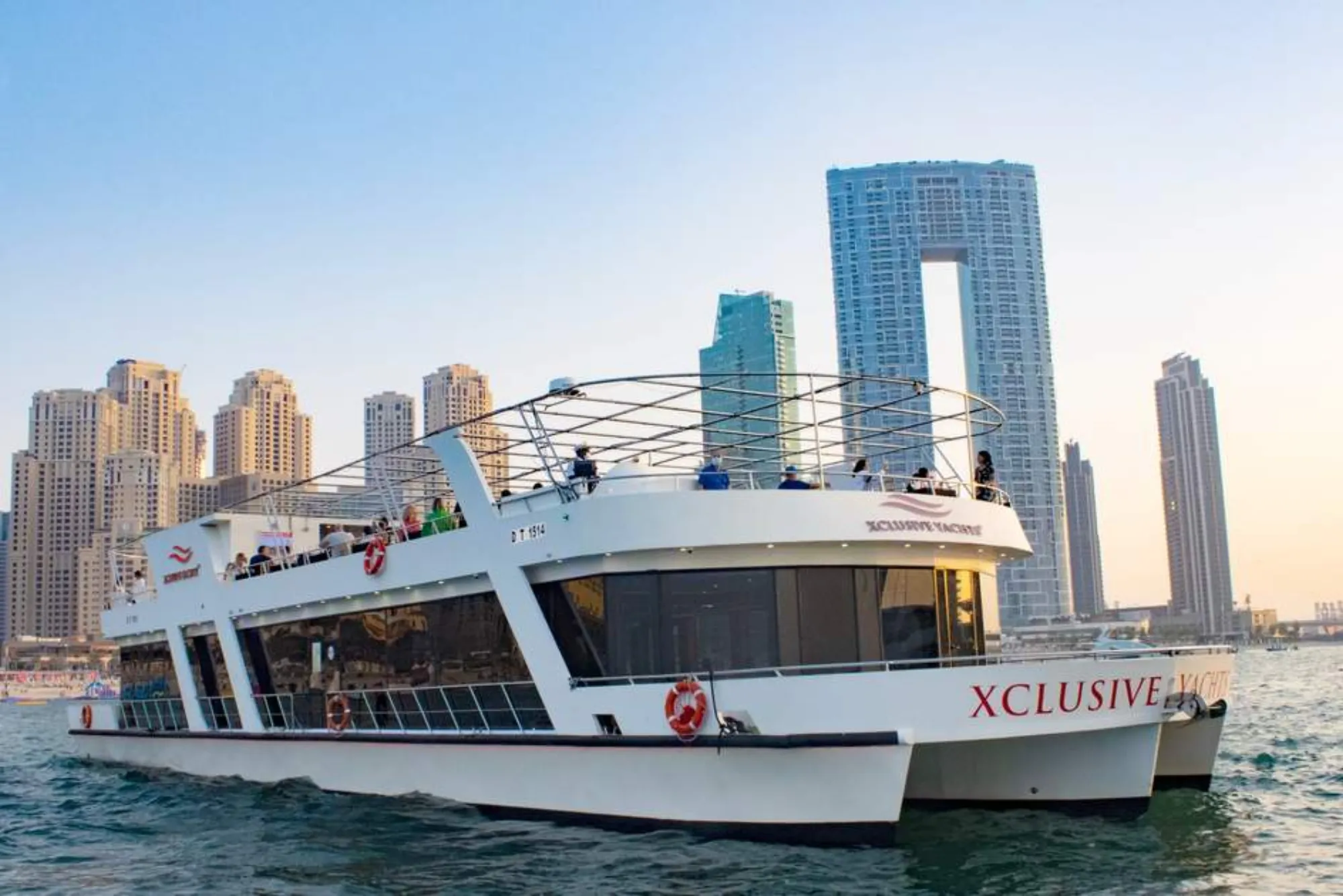 What is the Best Boat Ride Dubai Marina Experience?